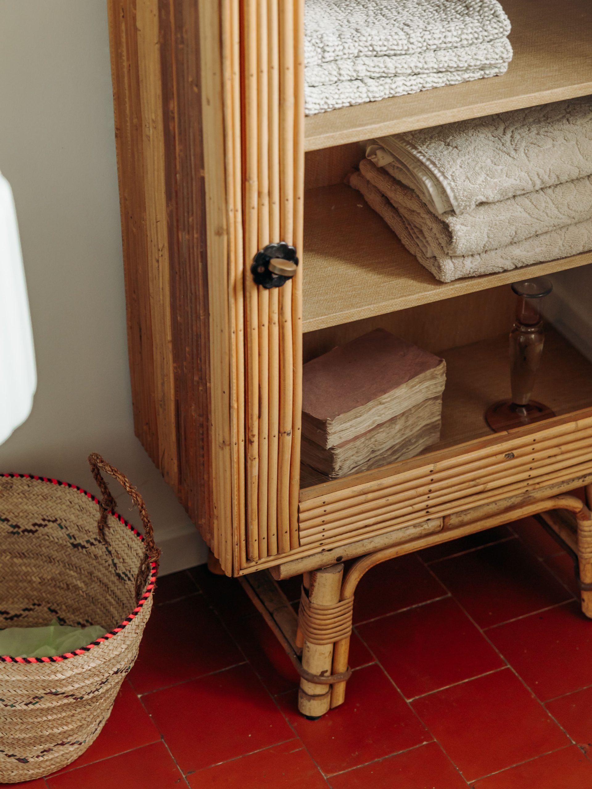 vitrine-rotin-annees-60